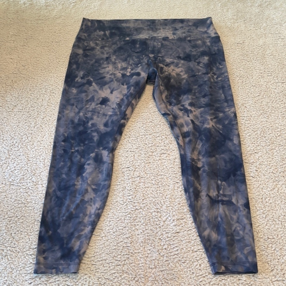 Lululemon Align High-Rise Pant 28"
Diamond Dye Lunar Rock True Navy size 20